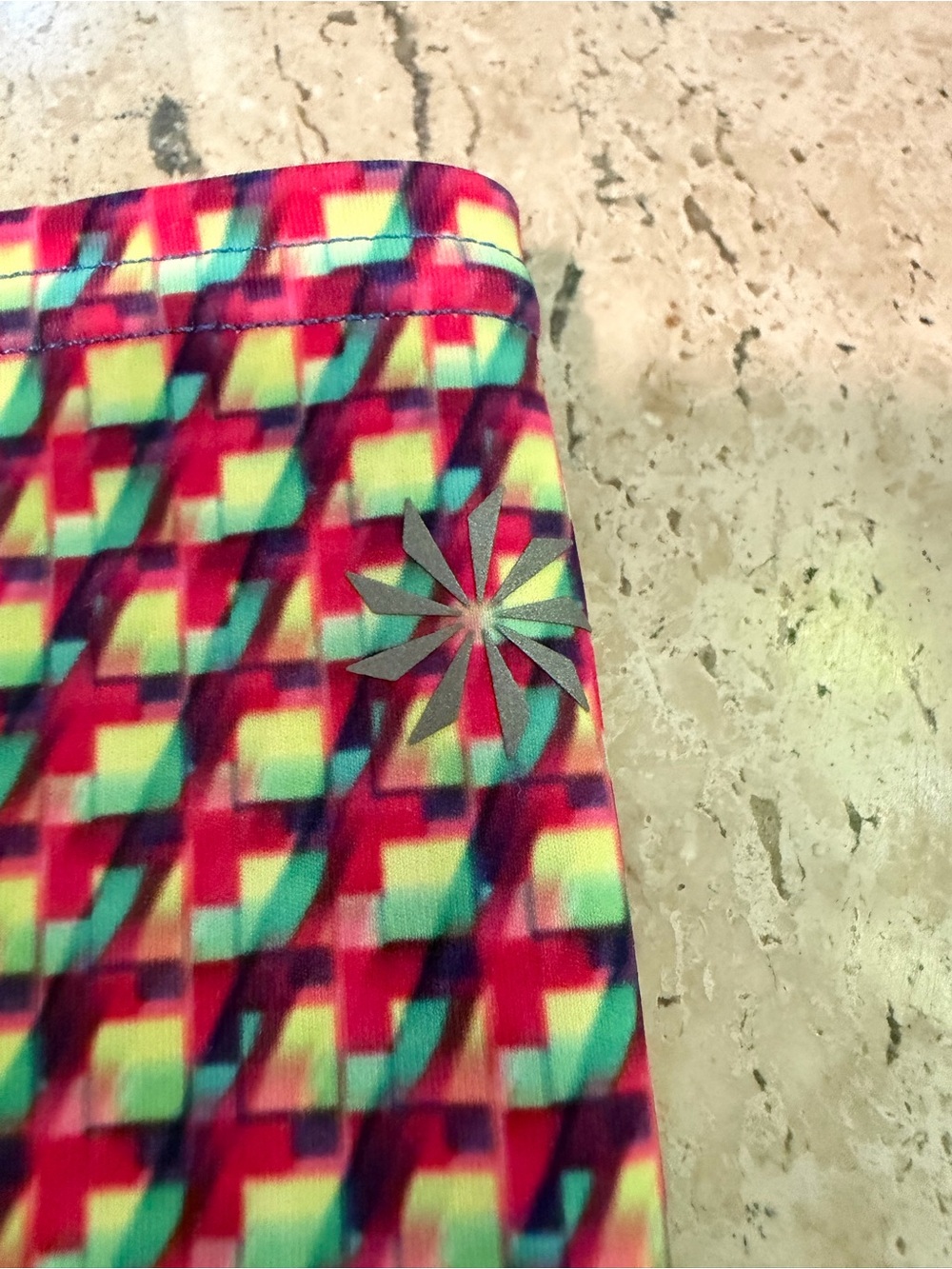 Athleta Vivid Sonar Capri Leggings Hombre Geometric Print Women’s Size Medium - Picture 6 of 10